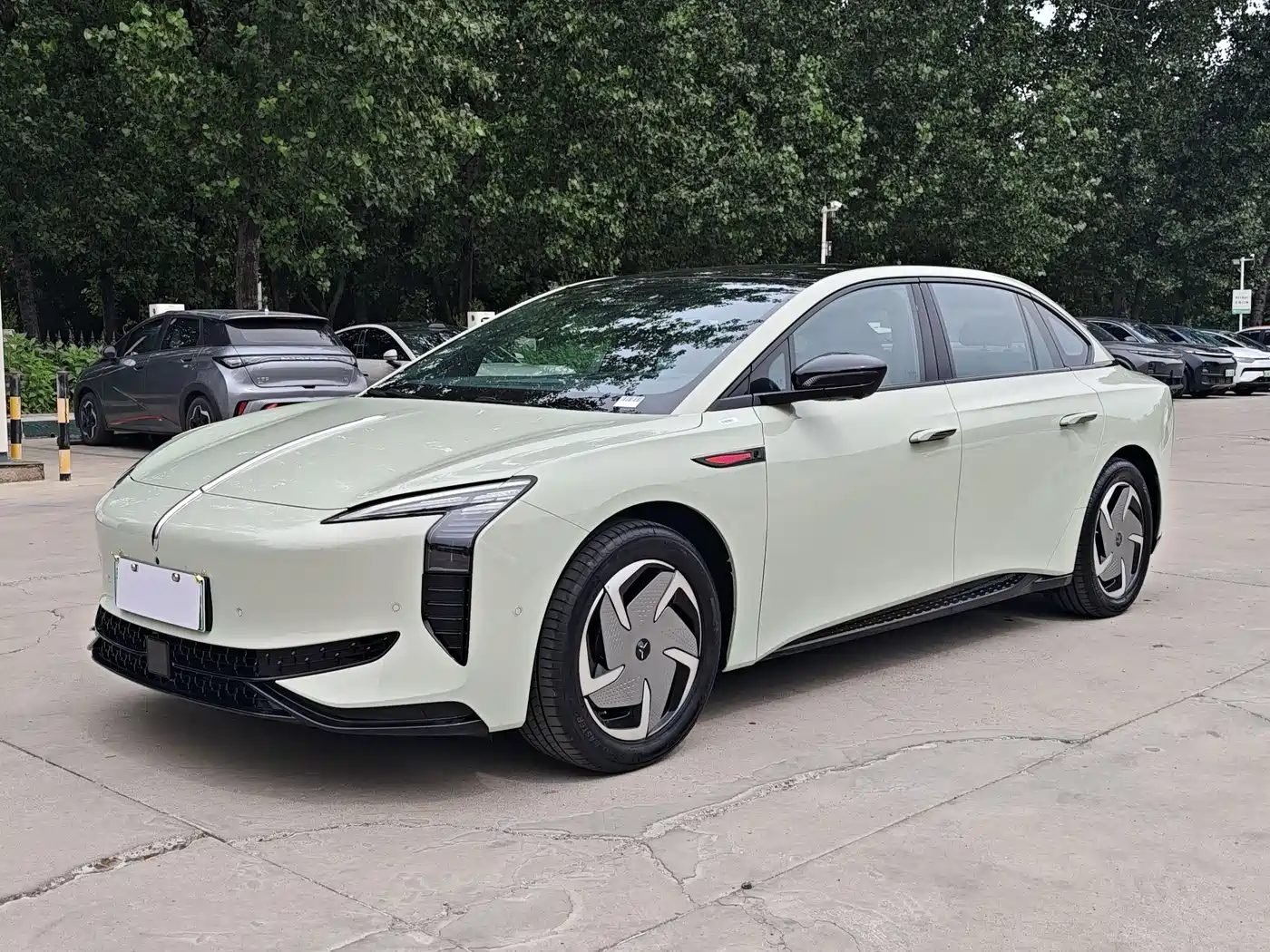 Hongqi EH7 2025 690 Smart Selection Edition