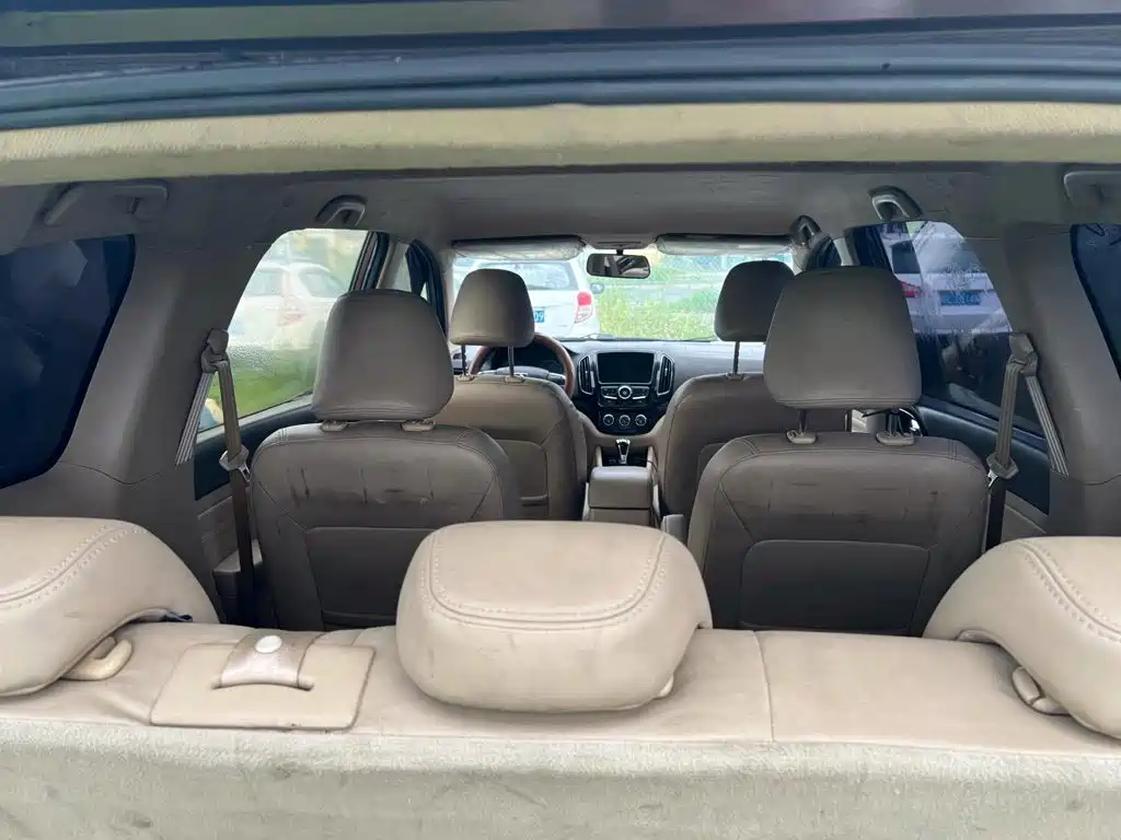 Baojun 730 2015 2015 1.8L Manual Luxury Navigation ESP Edition 7-seater