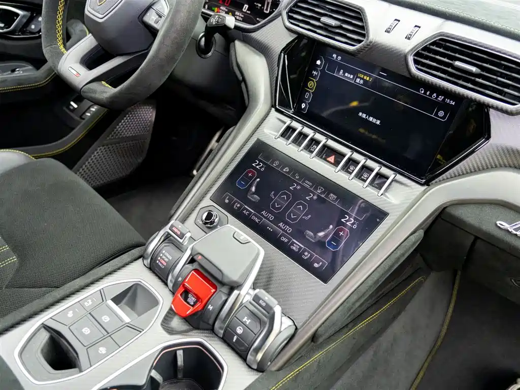 LAMBORGHINI URUS