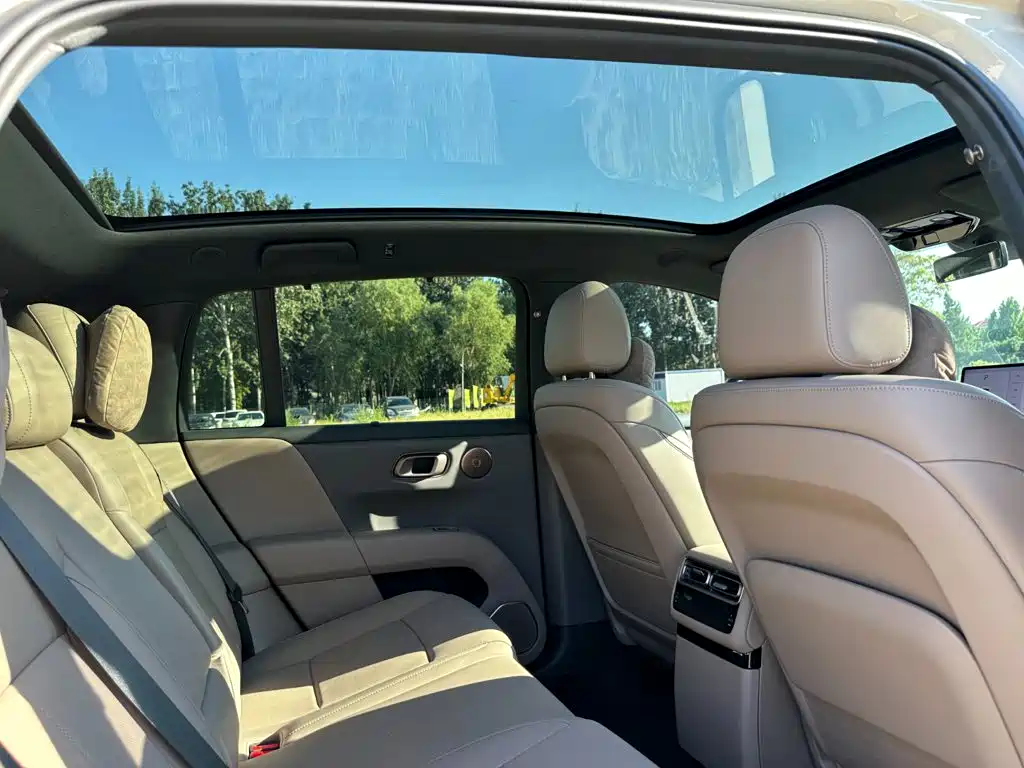 Li Auto i6 2026 2025 4WD Base Model