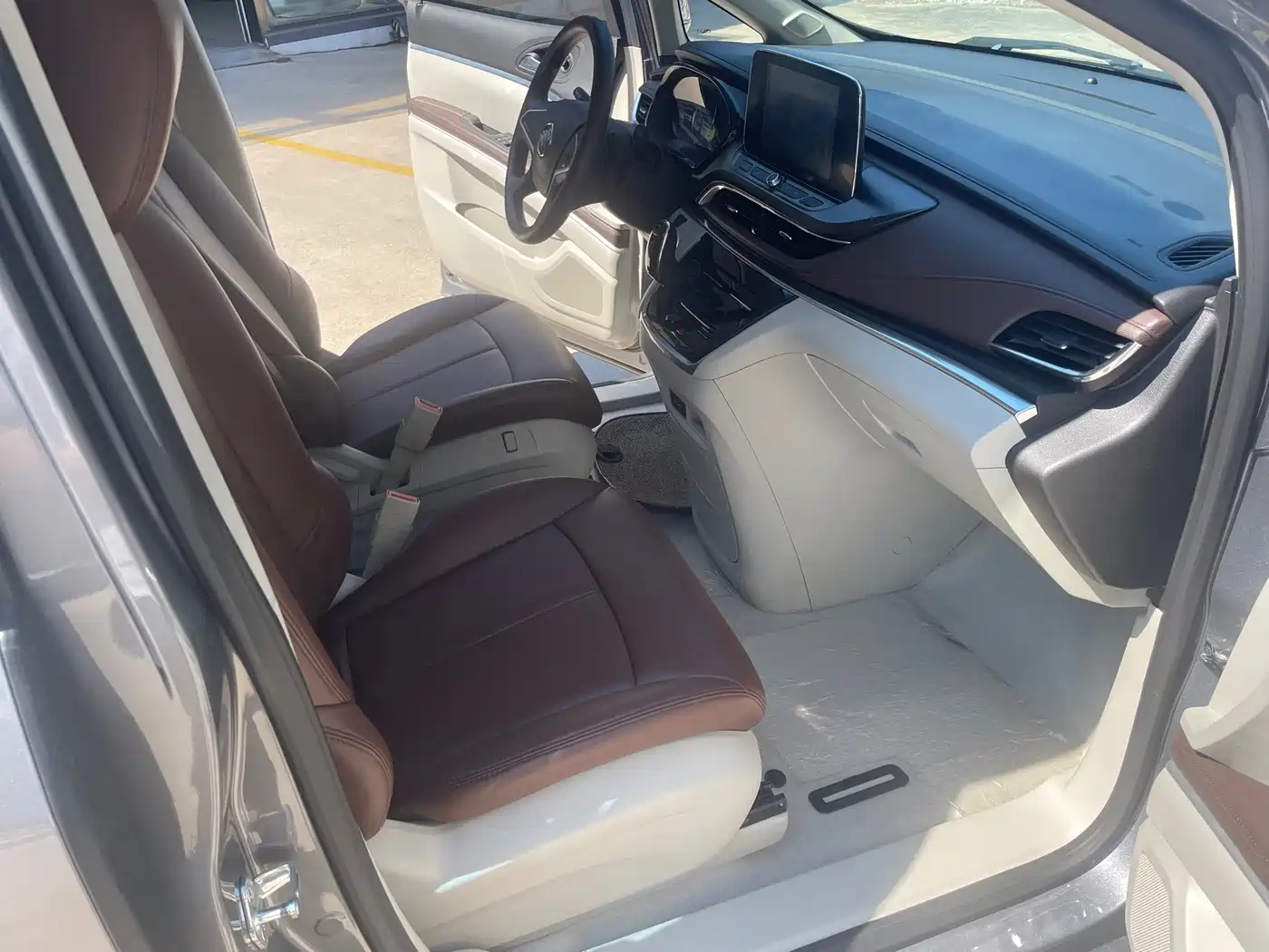 Фото 10 - Buick GL8