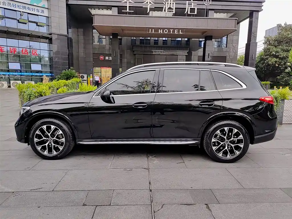 Mercedes-Benz GLC 2024 GLC 260 L 4MATIC Dynamic 5-seater фото 3