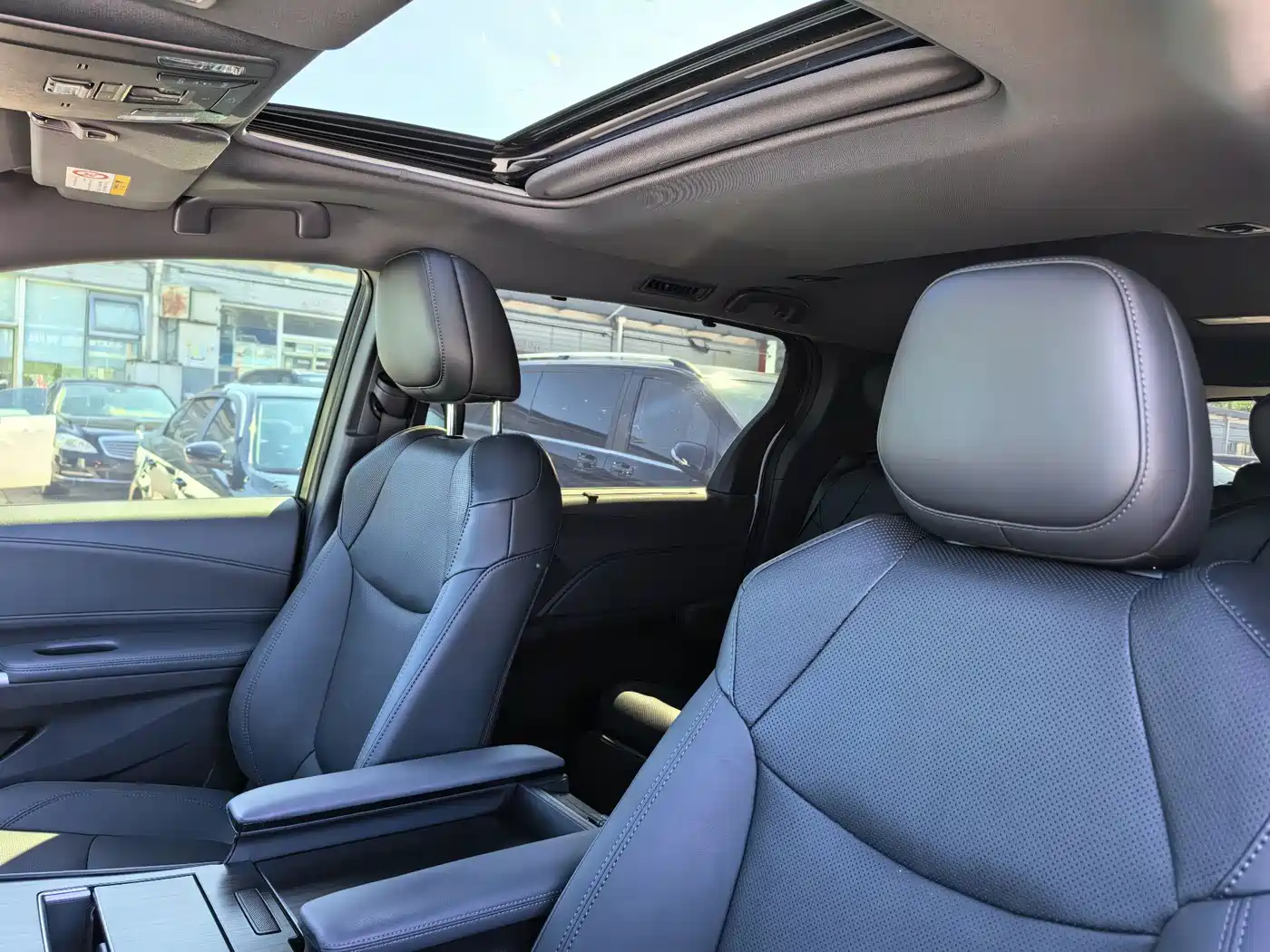 Toyota Sienna 2025 2024 2.5L Hybrid 4WD Premium Edition