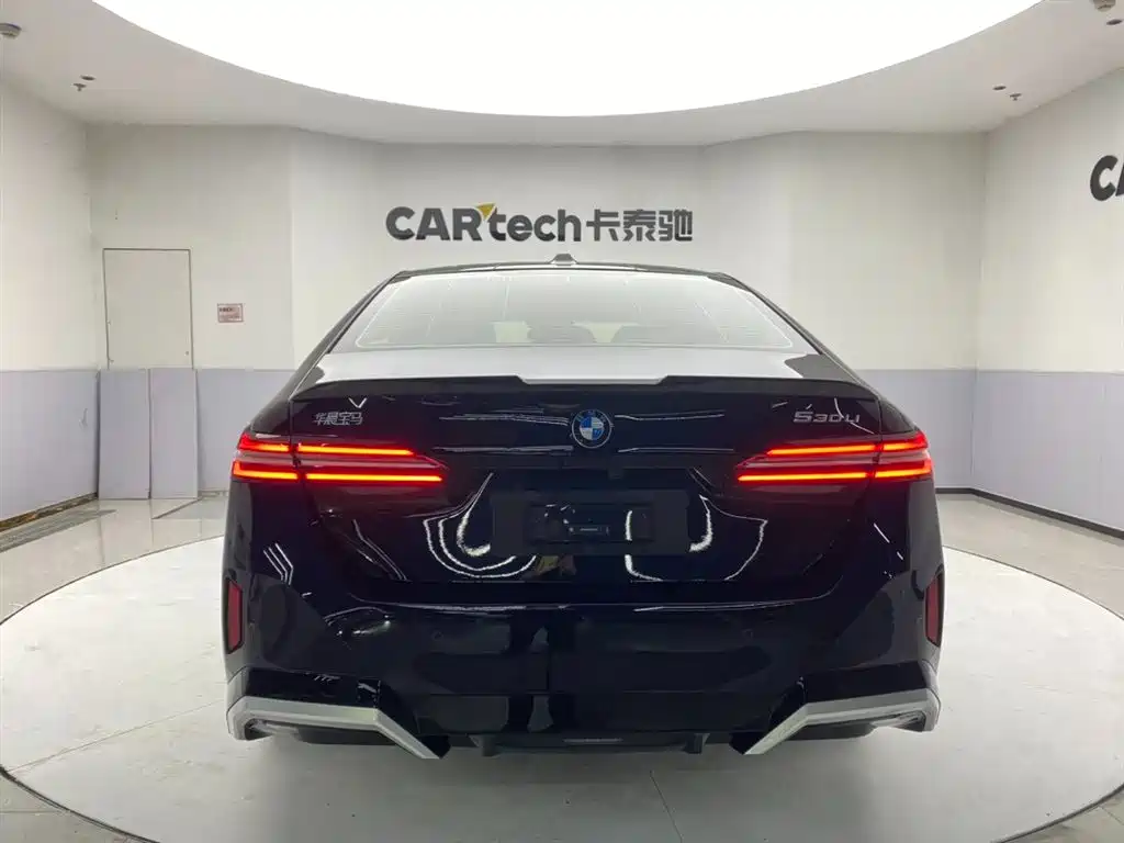 BMW 5 Series 2024 530Li Leading M Sport Package фото 6
