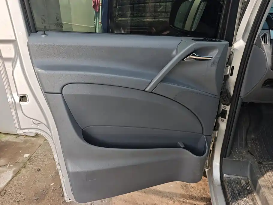 Photo 7 - Mercedes-Benz Vito