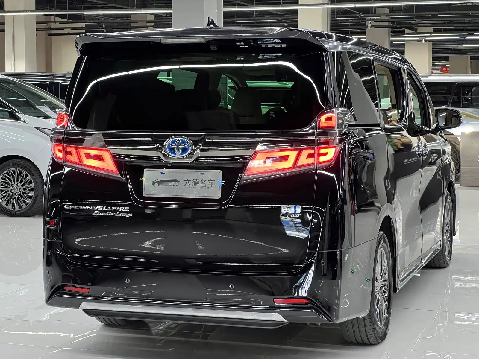 Фото 4 - Toyota Vellfire