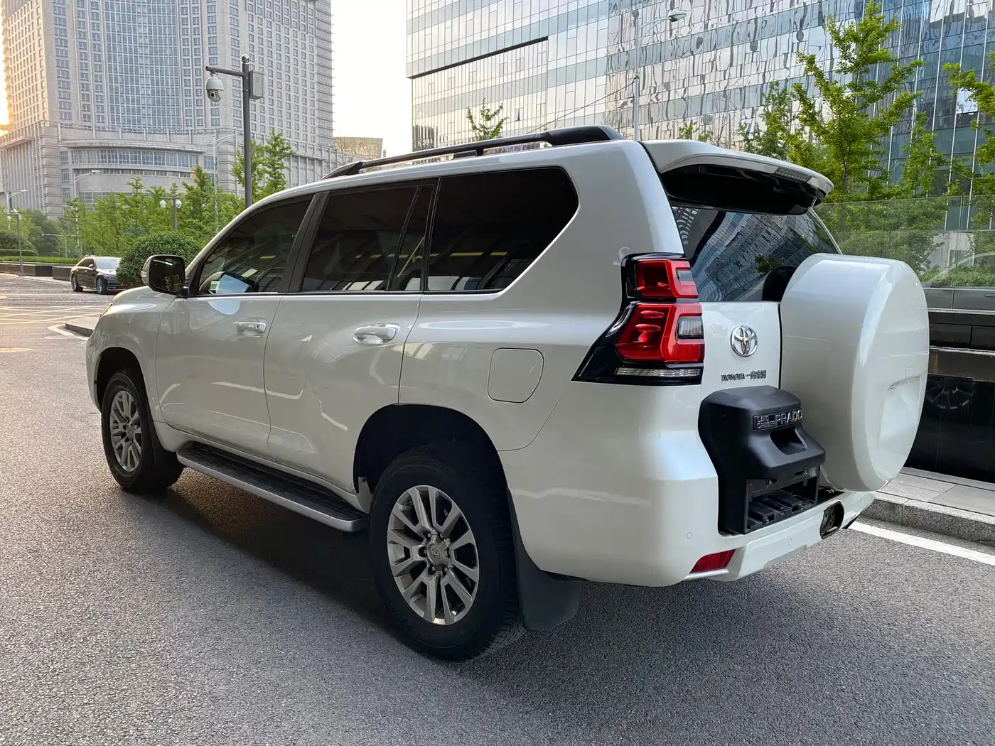 Toyota Prado 2018 3.5L Automatic TX-L NAVI Rear-mounted Spare Tire фото 4