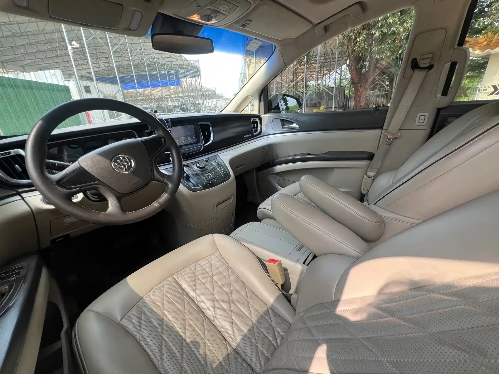 Фото 12 - Buick GL8