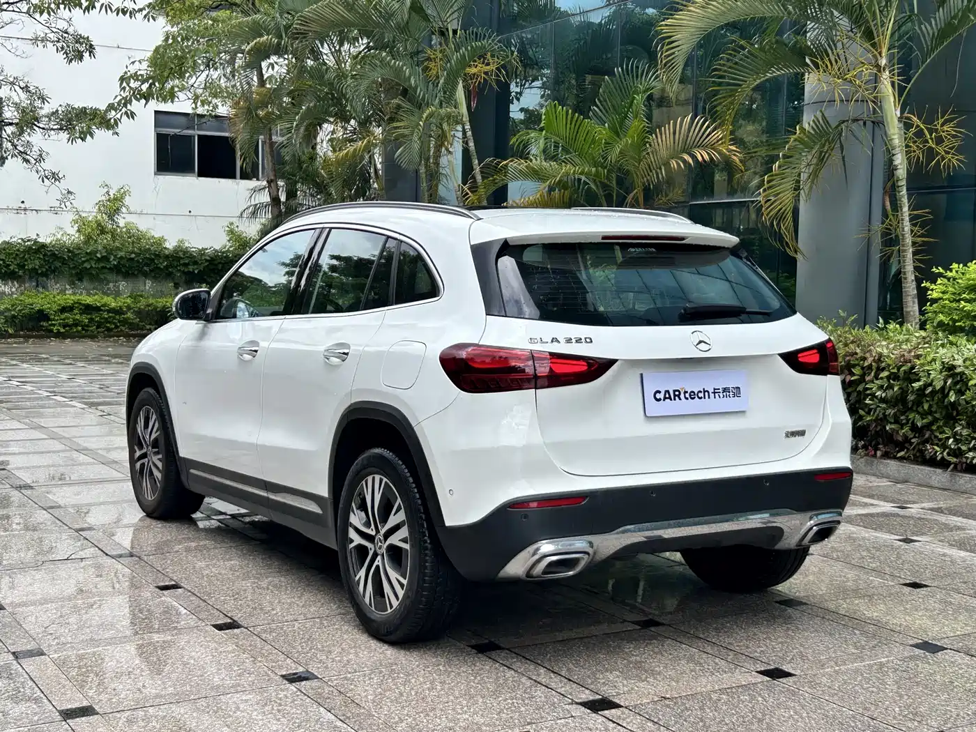 MERCEDES-BENZ GLA