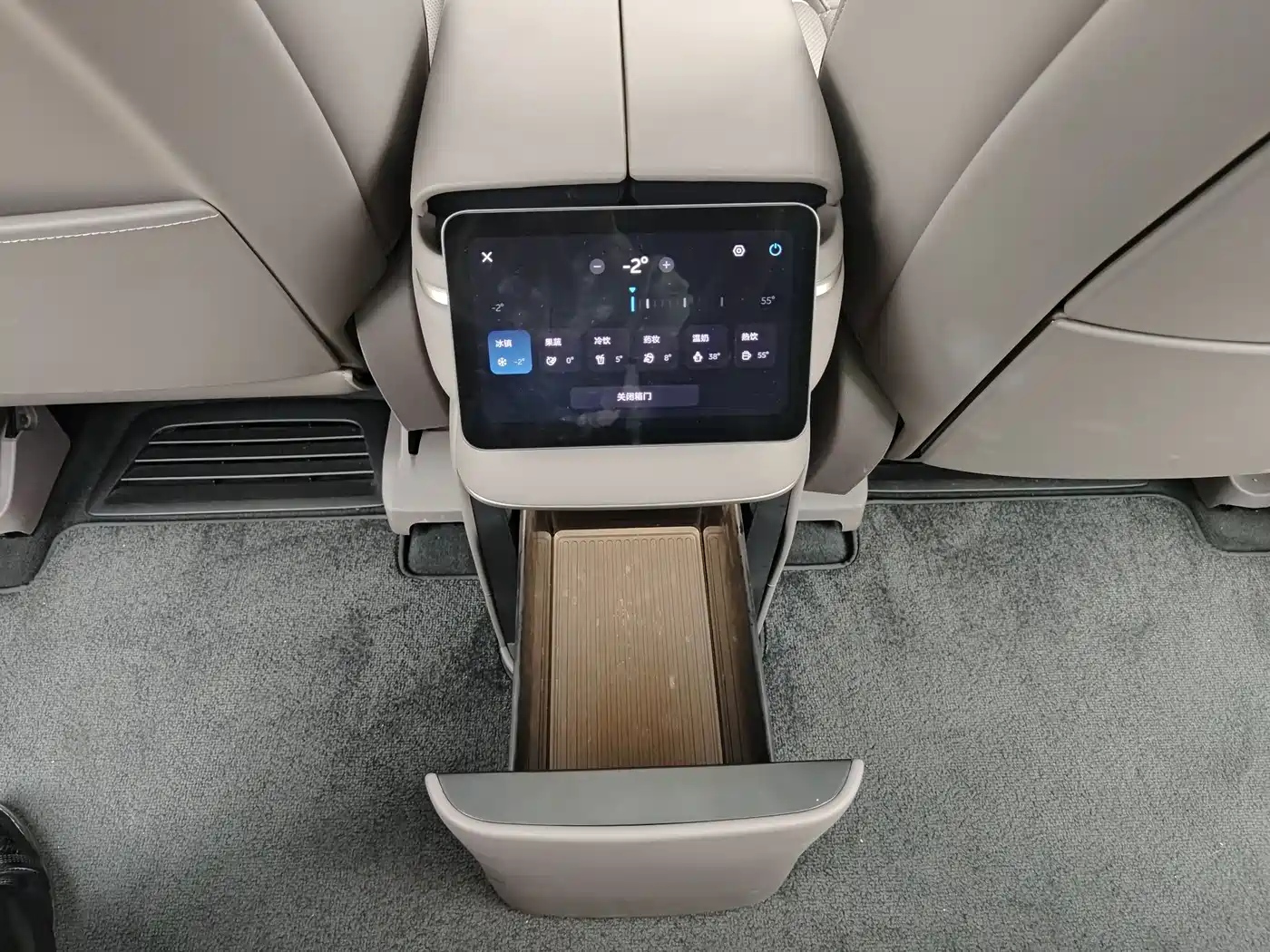 NIO ES8 2025 2025 Model 6-Seat Executive Luxury Edition
