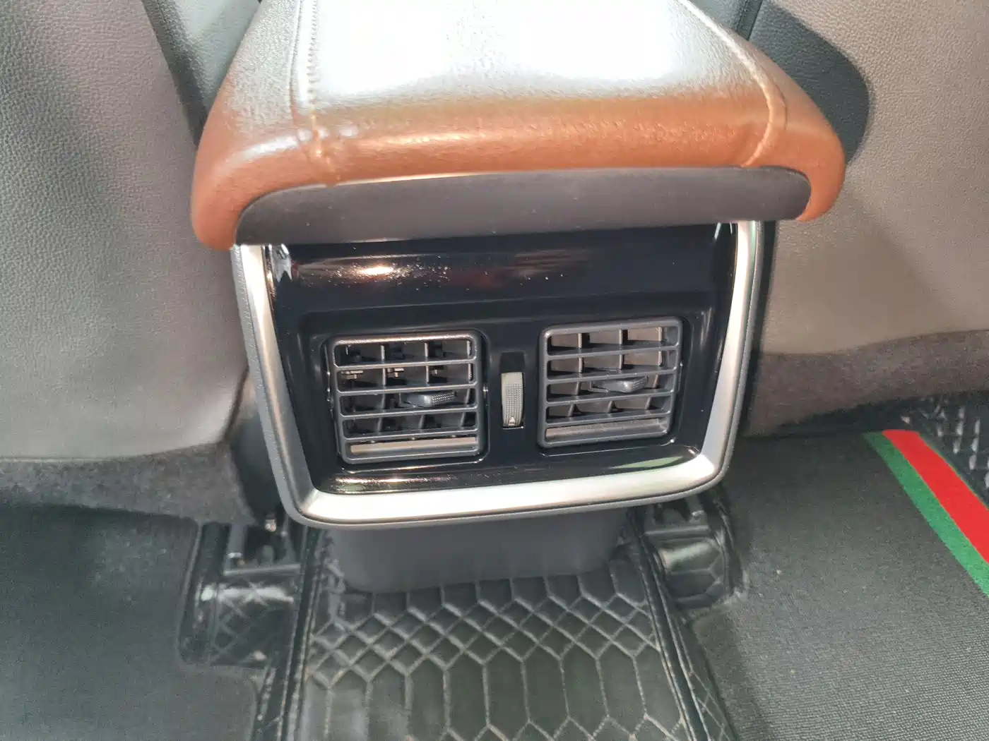 Toyota Lingfang HARRIER 2022 2.0L CVT 2WD Premium Edition фото 13