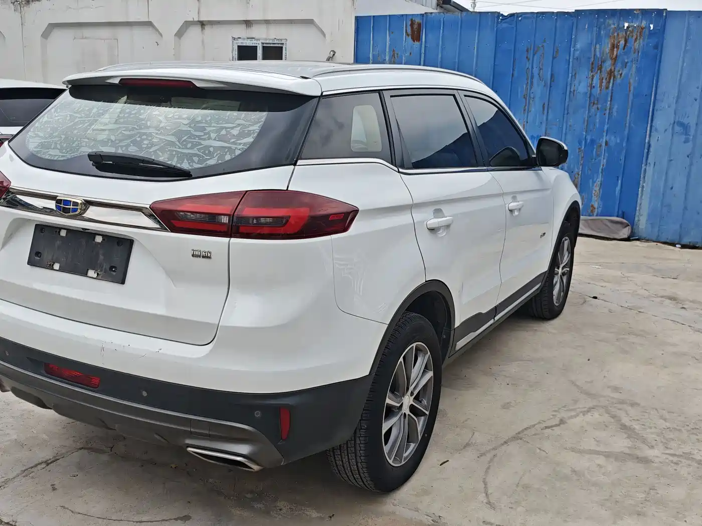 Фото 4 - Geely Atlas