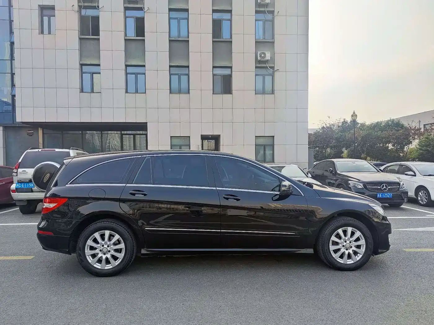 Mercedes-Benz R-Class 2017 R 320 4MATIC Business Collector's Edition фото 6