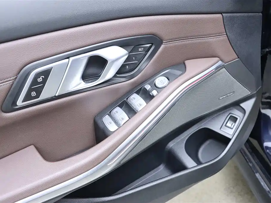 BMW 3 Series 2024 325Li M Sport Shadowline Package фото 12