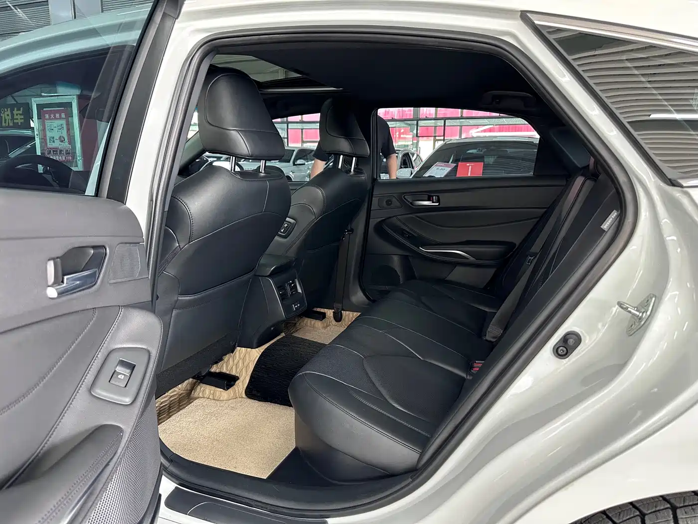 Toyota Avalon 2023 Hybrid 2.5L Luxury Edition фото 11
