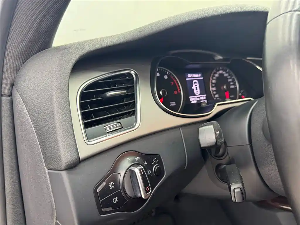 Audi A4L 2015 35 TFSI Auto Comfort фото 8