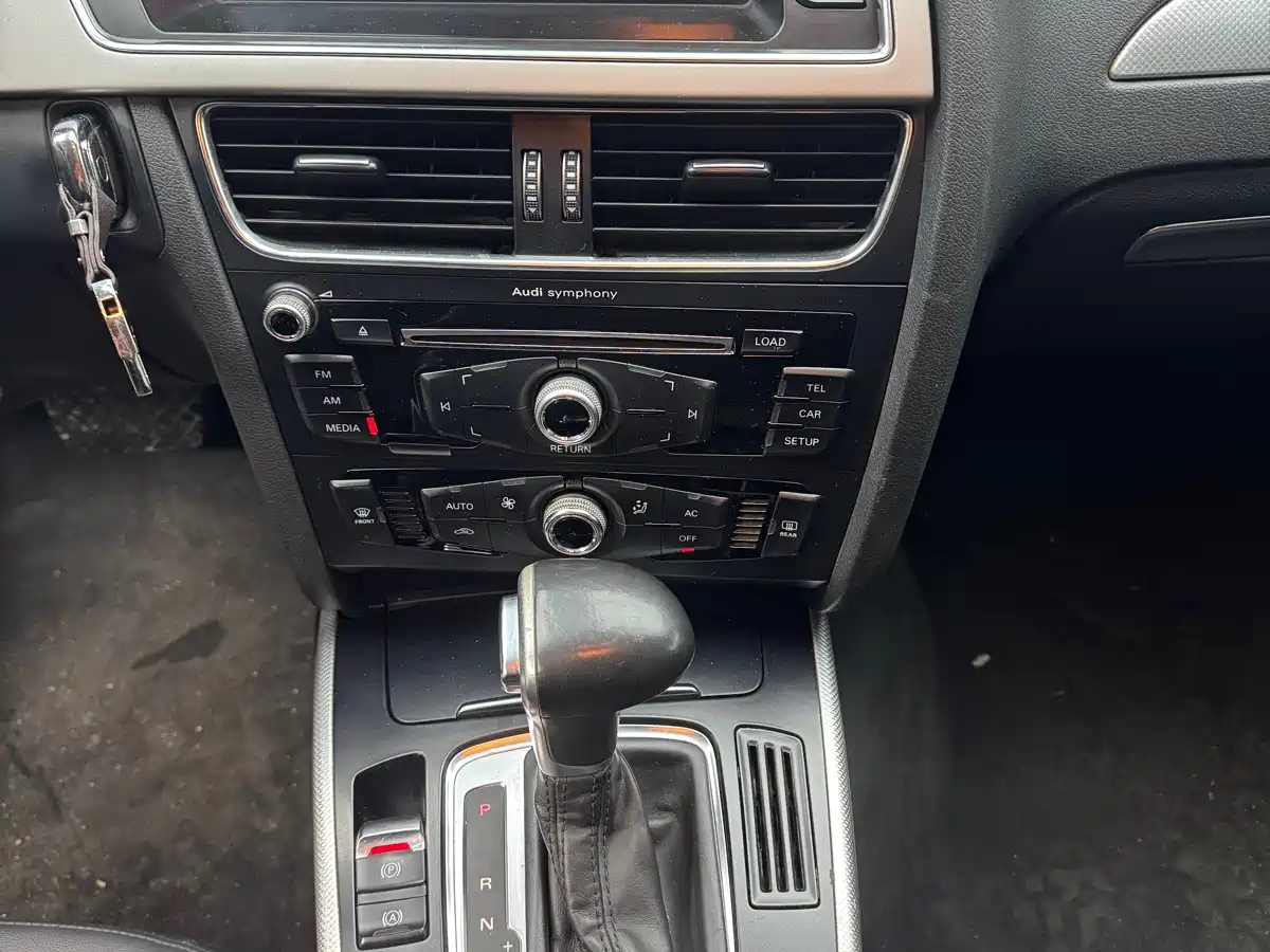 Audi A4L 2013 35 TFSI Automatic Standard фото 9