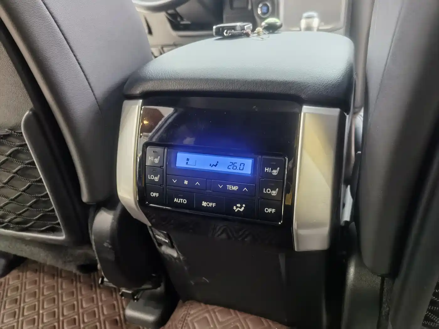 Фото 9 - Toyota Prado