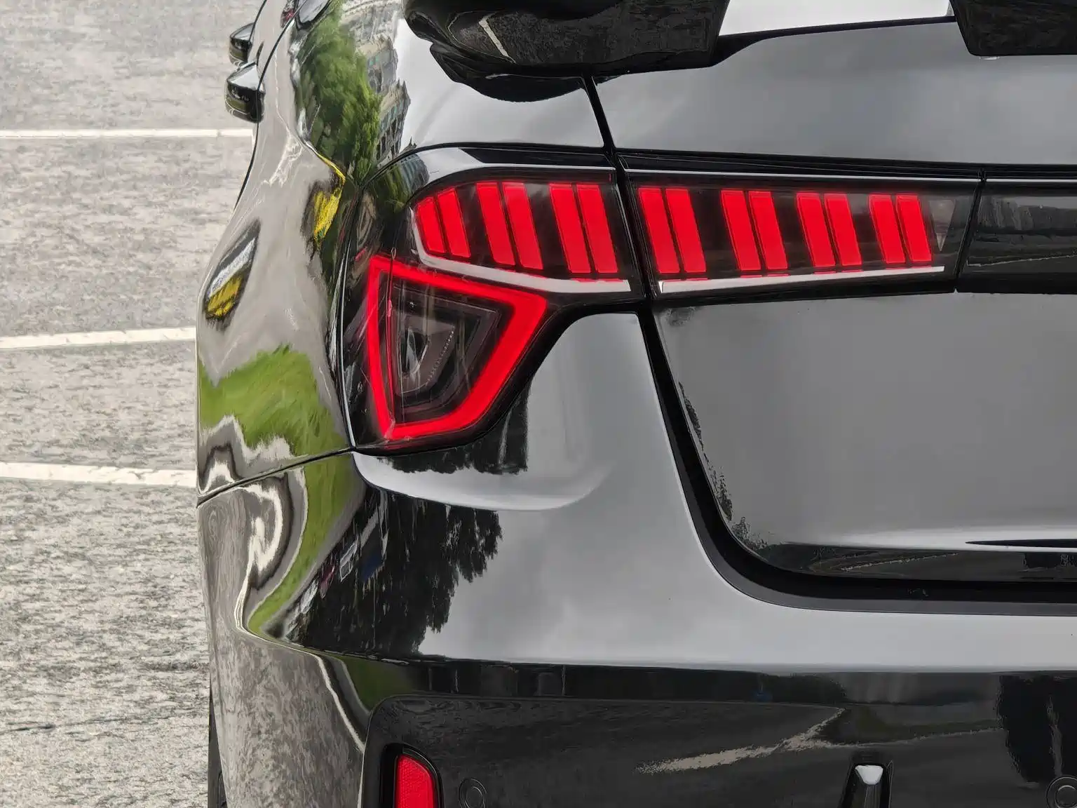 Фото 7 - Lynk & Co 03
