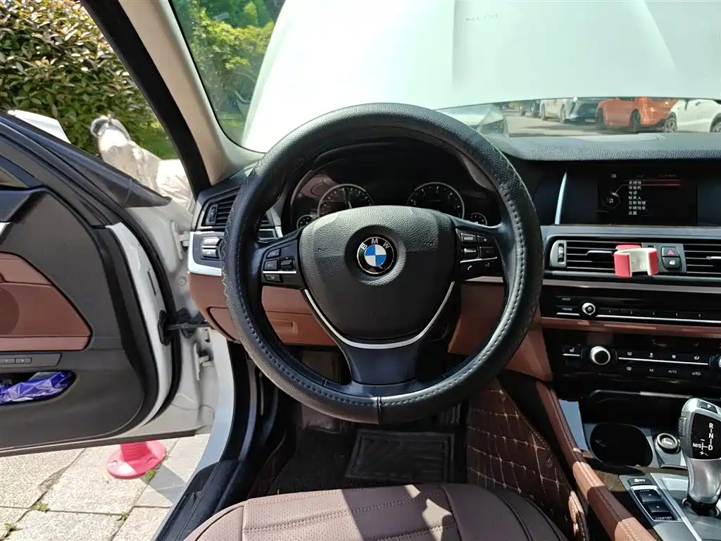 BMW 5 Series 2017 525Li Leading Edition фото 3