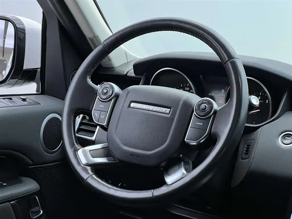 Land Rover Discovery 2017 3.0 SC V6 SE фото 14