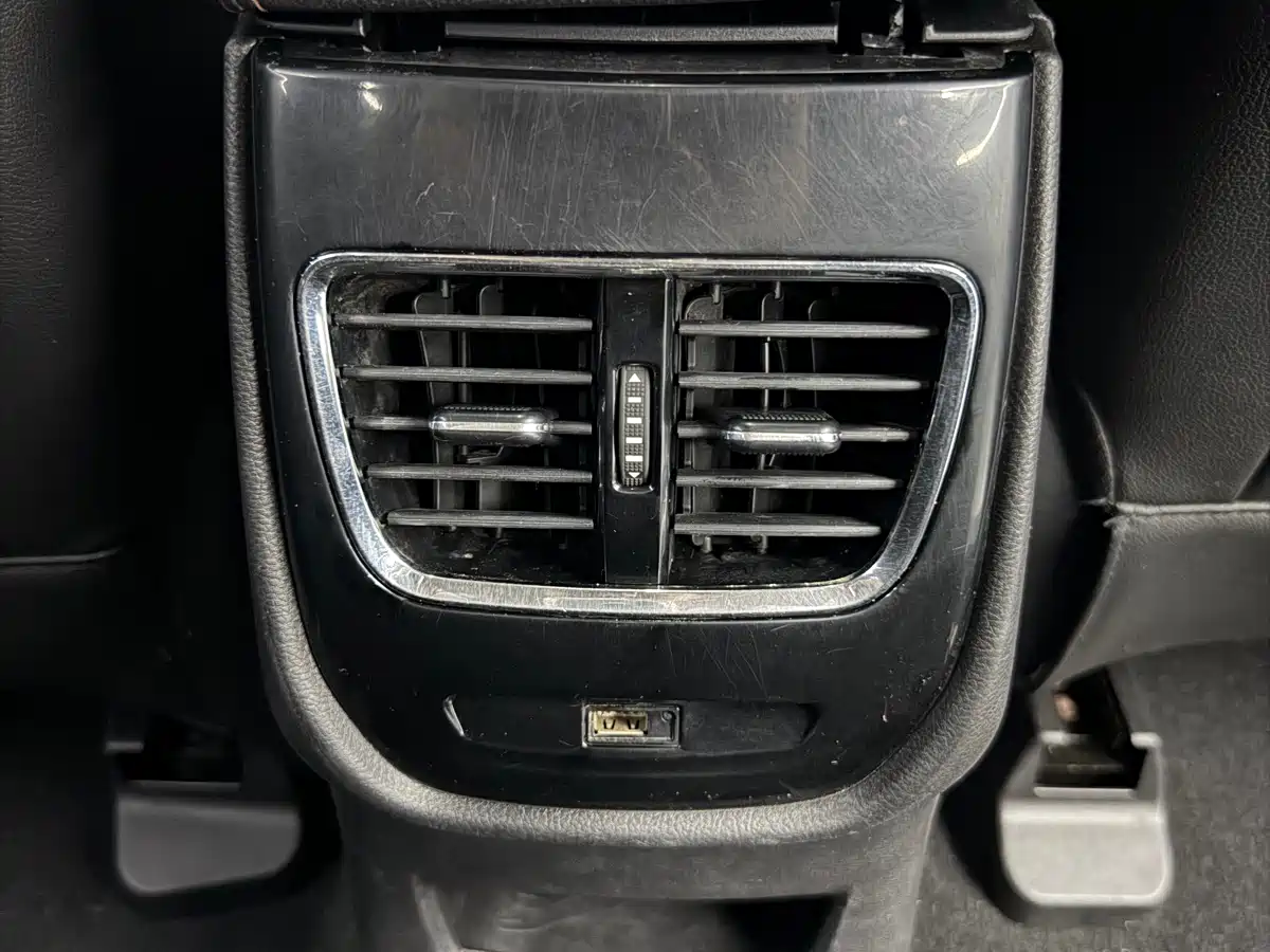 Baojun 560 2016 2015 1.8L Manual Luxury