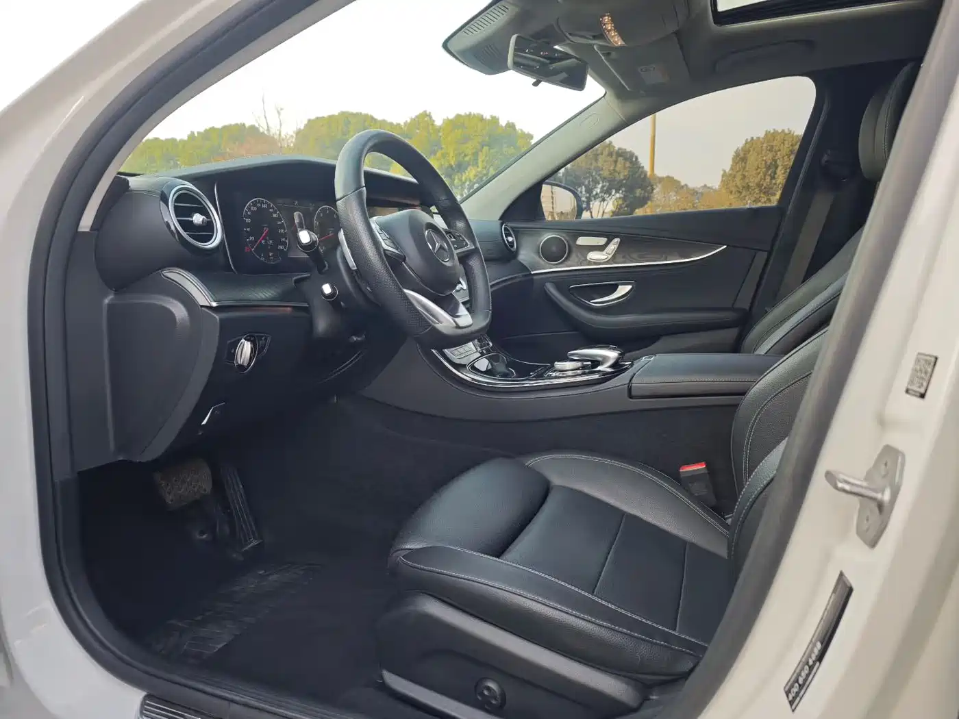 Mercedes-Benz E-Class 2016 E 200 L Sport Type фото 7