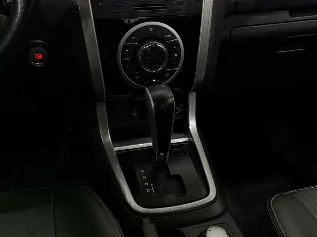 Isuzu D-MAX 2018 3.0T 4WD Automatic Ultra Luxury 4JJ1-TC HI фото 13