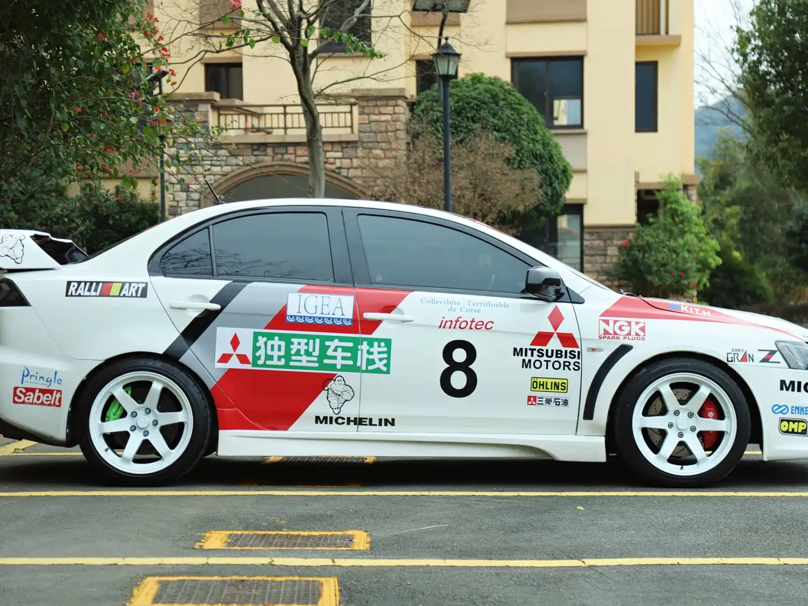 Photo 16 - Mitsubishi Lancer EX