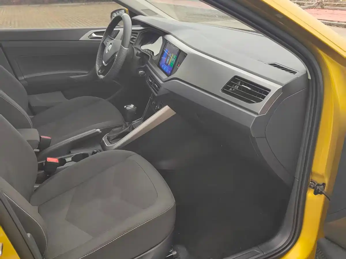 Volkswagen Polo 2019 Plus 1.5L Automatic Panorama Enjoyment Edition фото 8