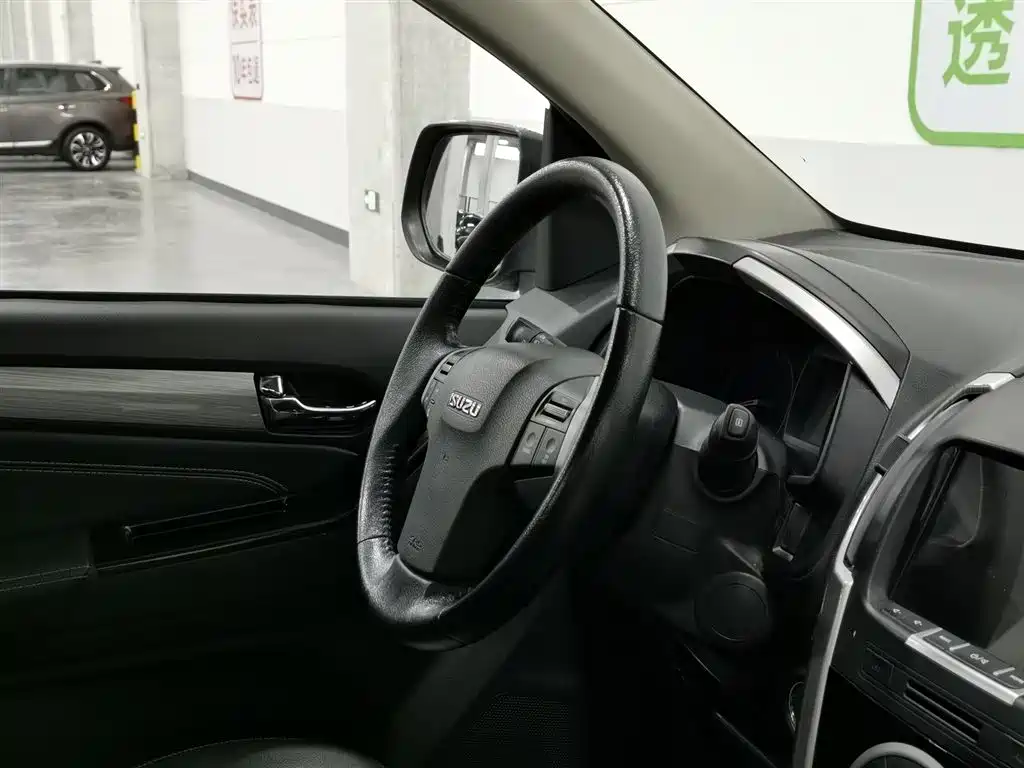 Isuzu D-MAX 2018 3.0T 4WD Automatic Ultra Luxury 4JJ1-TC HI фото 22