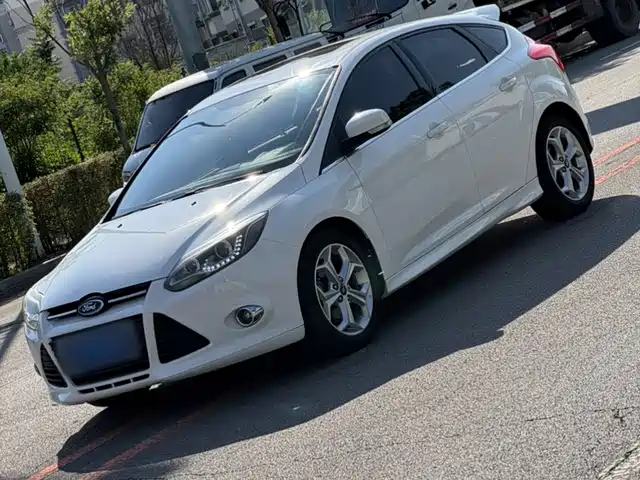  Ford Focus 2012 Hatchback 2.0L Manual Luxury Sport