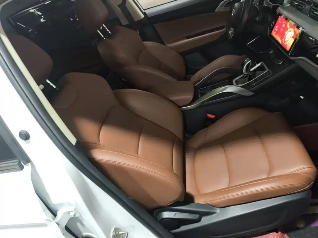 Фото 25 - Geely Atlas