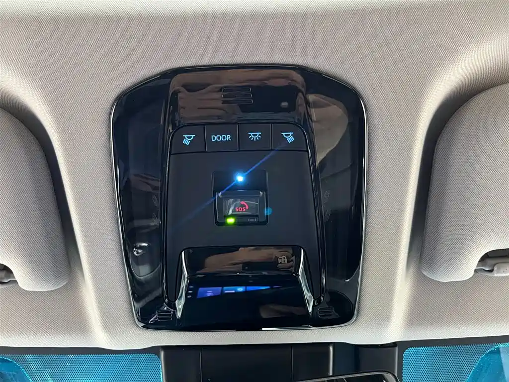 Toyota Venza 2022 2.0L CVT 2WD Premium фото 8