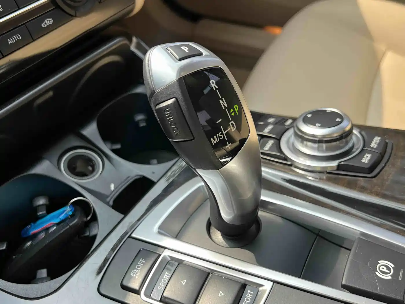BMW 5 Series 2014 525Li Leading фото 18