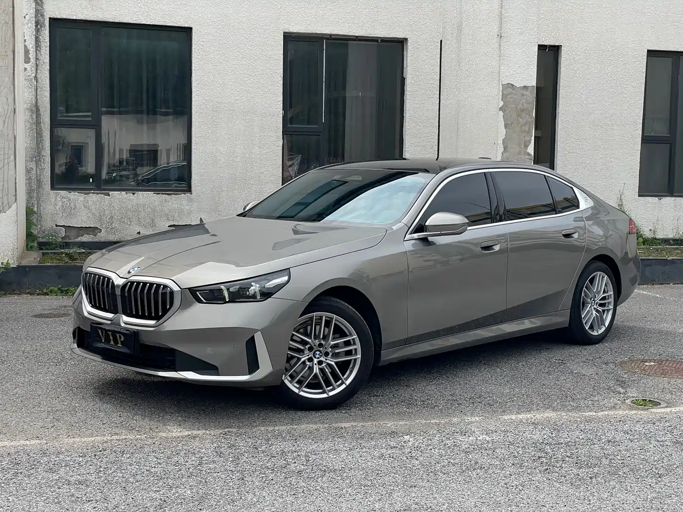 BMW 5 Series 2024 525Li Luxury Package