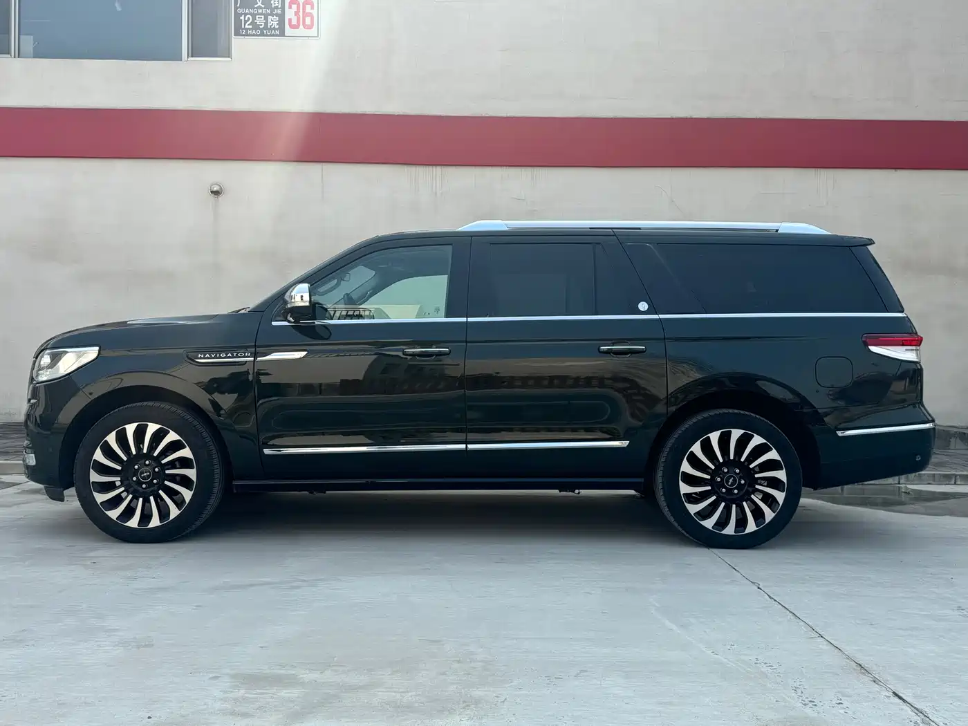 LINCOLN NAVIGATOR