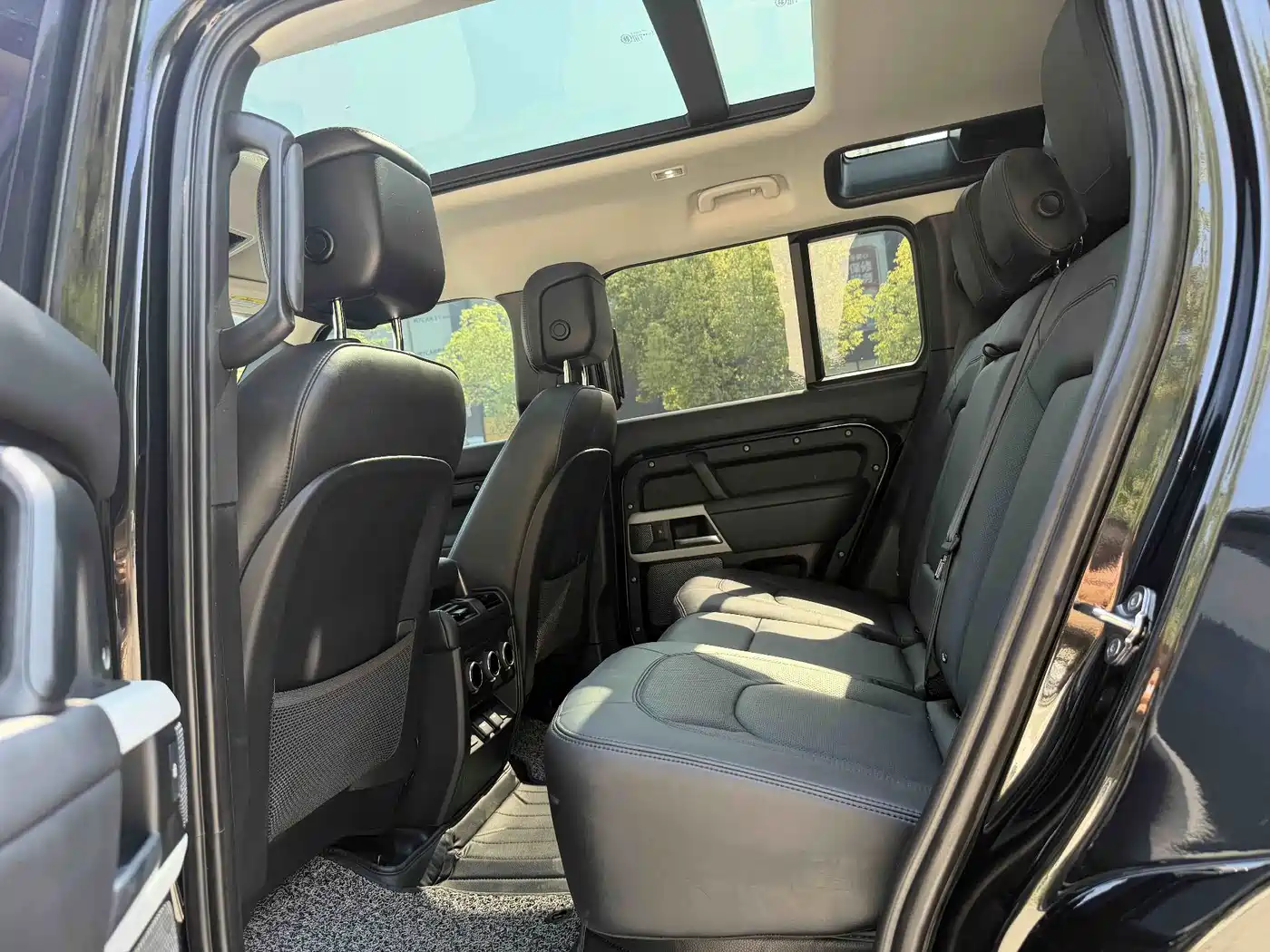Фото 6 - Land Rover Defender