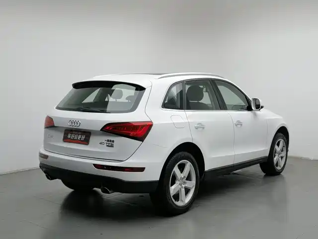 Audi Q5 2016 40 TFSI Technology Model — фото 2