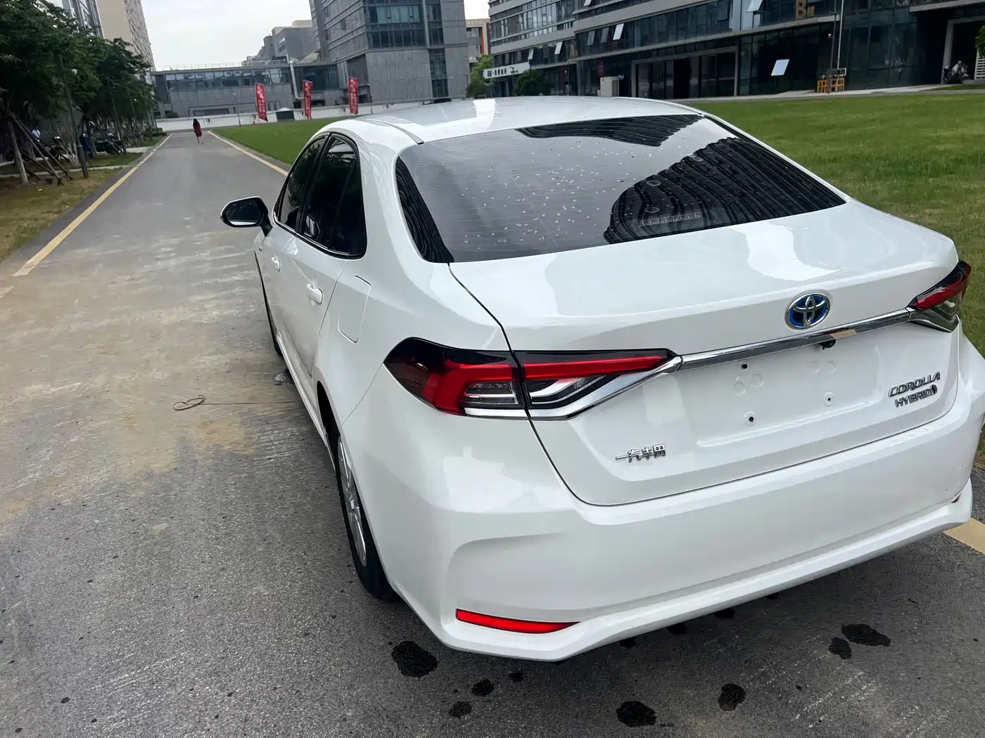 Toyota Corolla 2021 Hybrid 1.8L E-CVT Pioneer Edition фото 4
