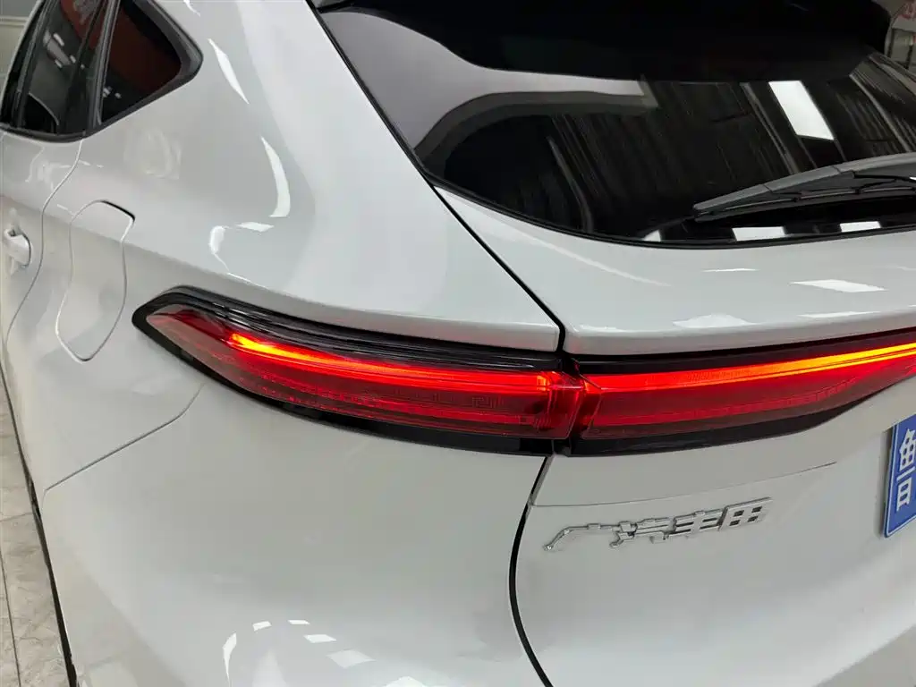 Toyota Venza 2022 2.0L CVT 2WD Premium фото 19