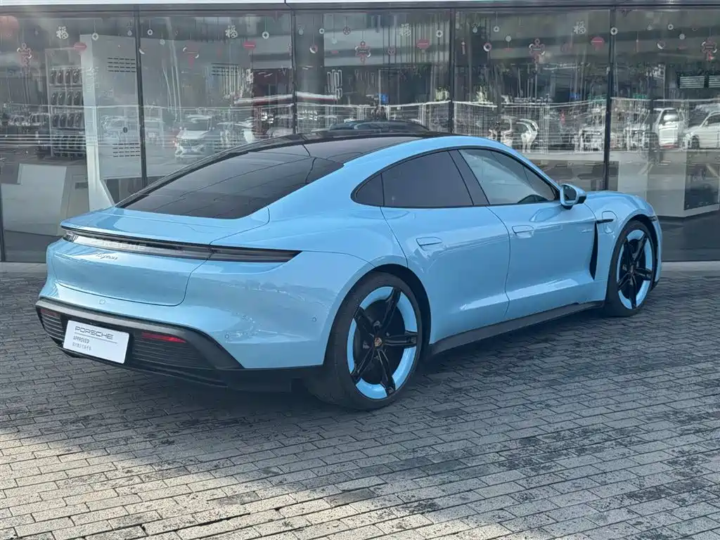 PORSCHE TAYCAN