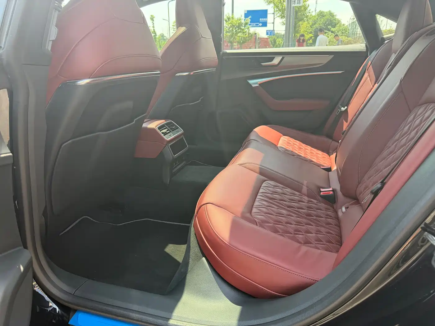 Audi A7L 2024 45 TFSI quattro S-line Black Warrior Edition фото 9
