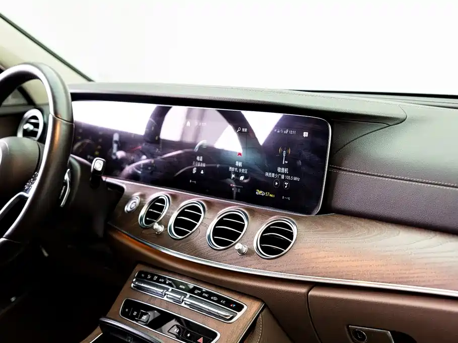 Mercedes-Benz E-Class 2022 E 260 L фото 16