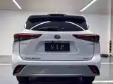 Photo 8 - Toyota Highlander