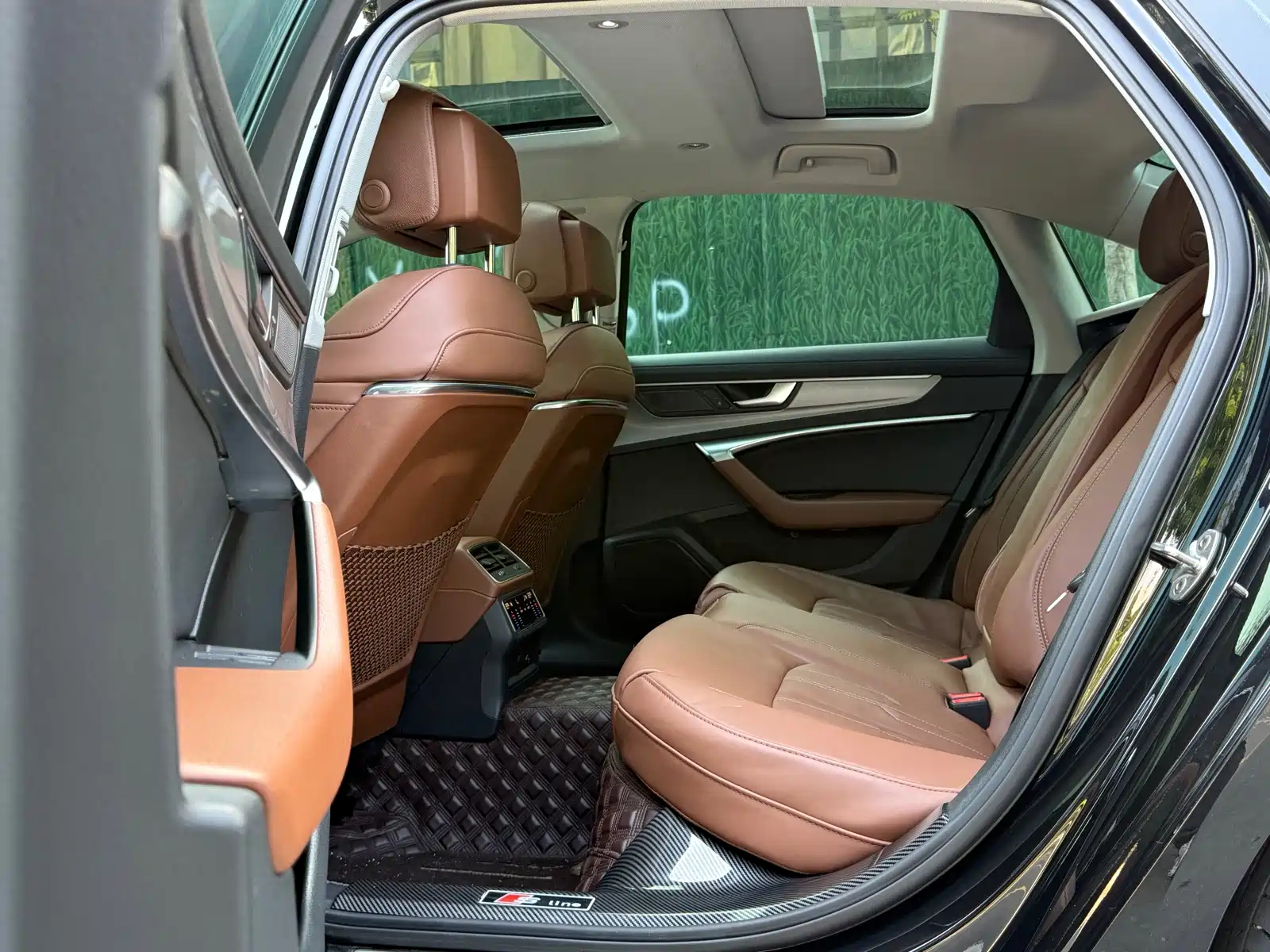 Photo 9 - Audi A6L