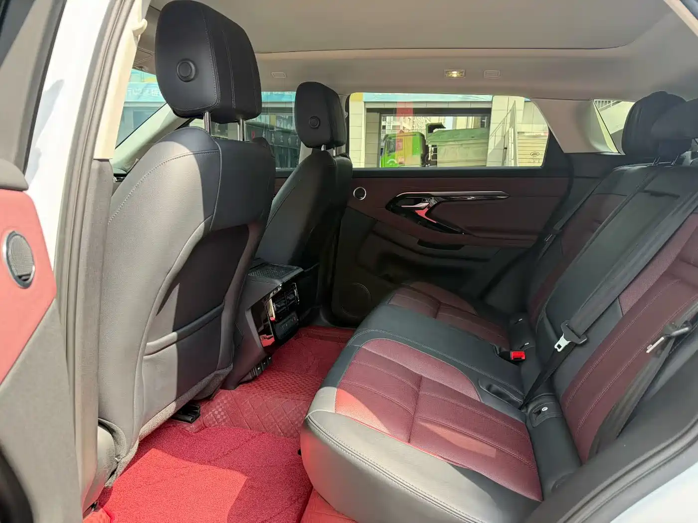 Land Rover Range Rover Evoque 2023 Range Rover Evoque L 249PS Luxury Edition фото 8