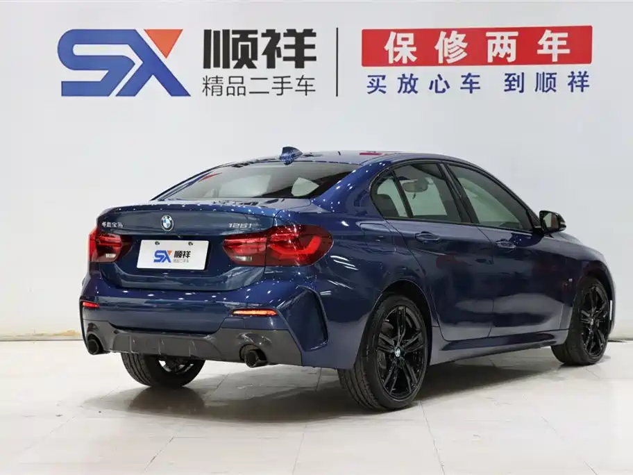 BMW 1 Series 2023 125i M Sport Shadow Edition фото 4