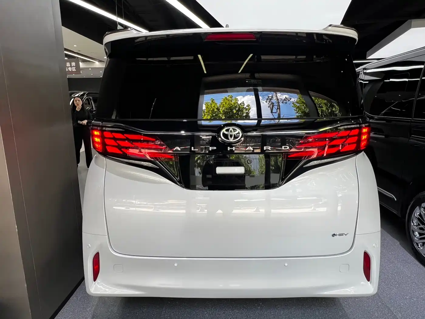 Toyota Alphard 2026 2025 Hybrid 2.5L Ultimate Gold Edition