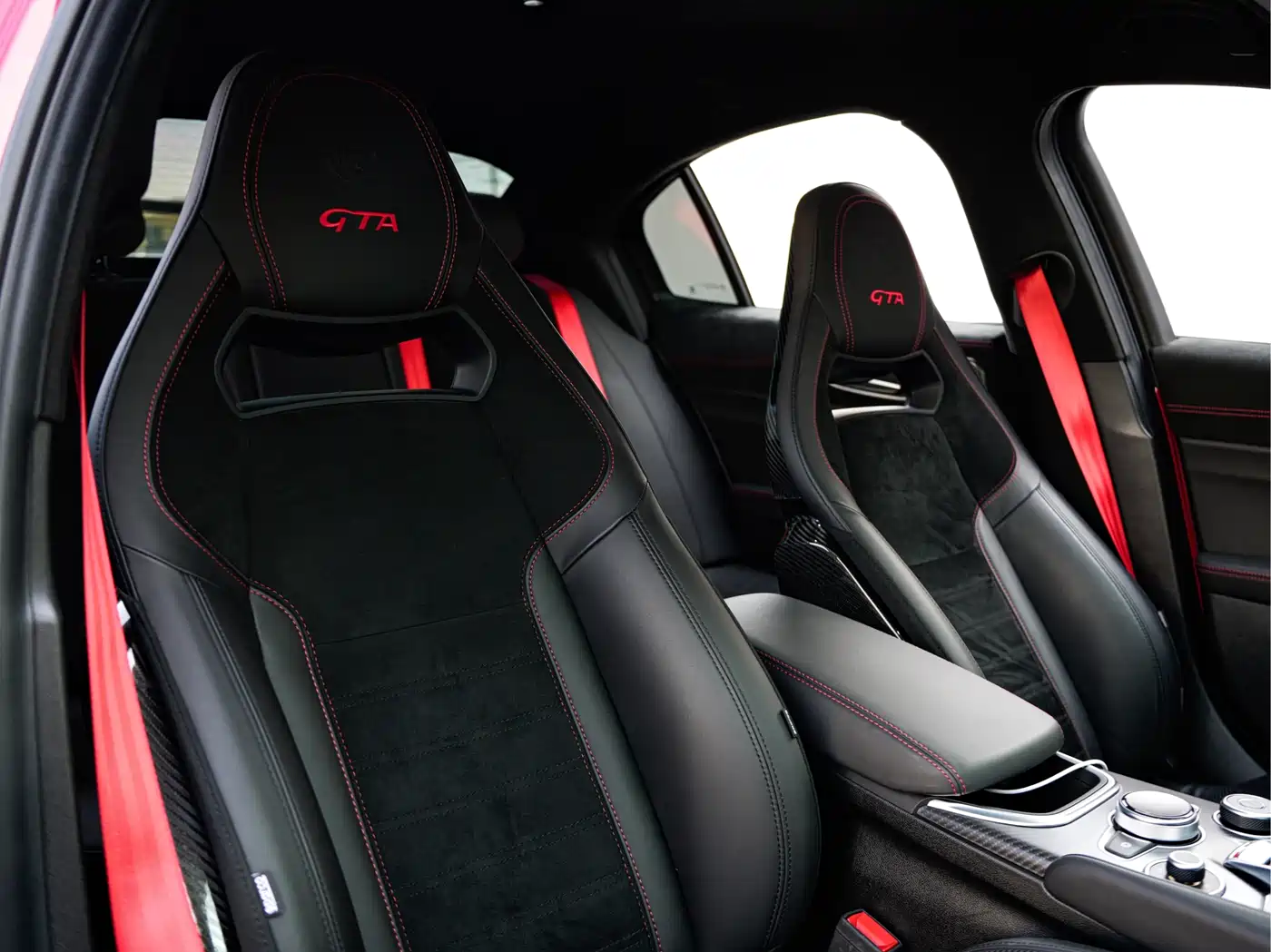 Alfa Romeo Giulia 2021 GTA фото 16